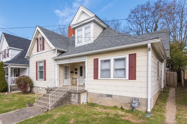 Building Photo - 213 W Hickman St