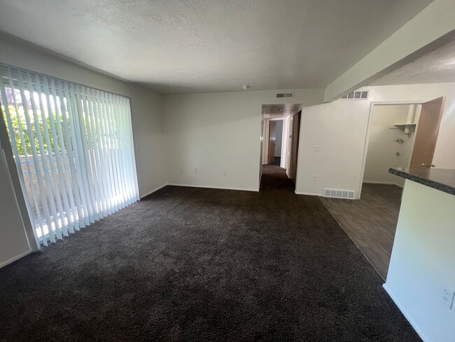 Building Photo - 857 Meadow Pine Ct