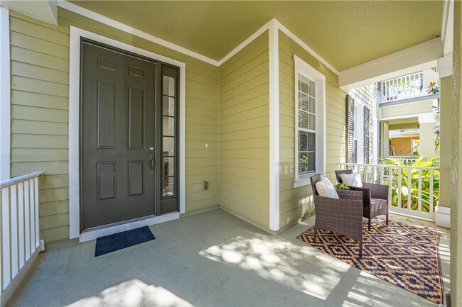 Building Photo - Beautiful 3 bedroom, 2.5 bathroom condo wi...