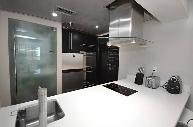 Foto del edificio - 540 Brickell Key Dr