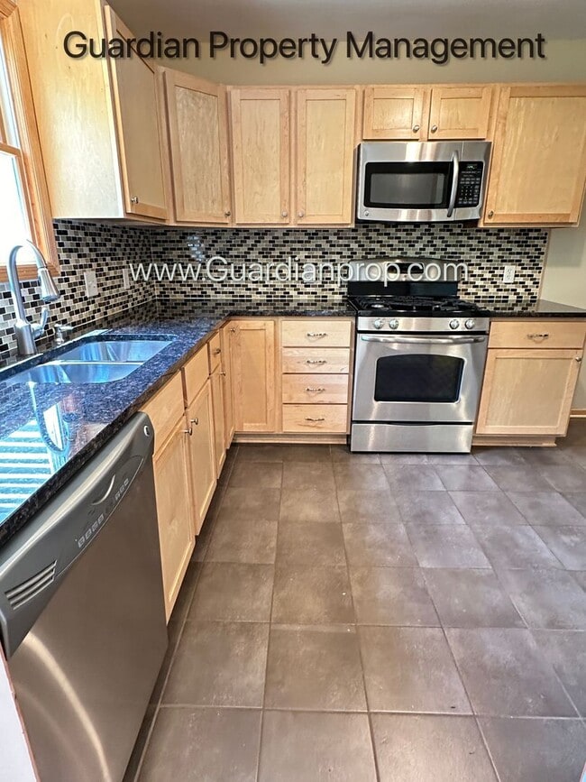 Building Photo - Golden Valley Single Family Home, 2 Baths, W/D, DIshwasher, Large Yard, 2 Car Garage.