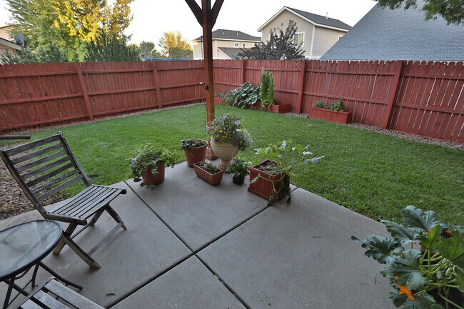 Foto del edificio - 228 S Golden Dr