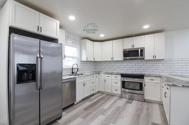 Foto del edificio - 3 Bed/1 Bath Duplex in Central Richland