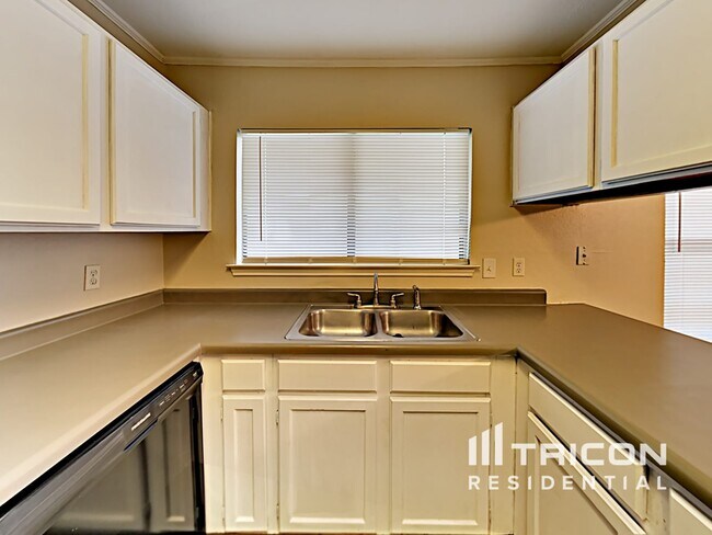 Foto del edificio - 7439 Longing Trail
