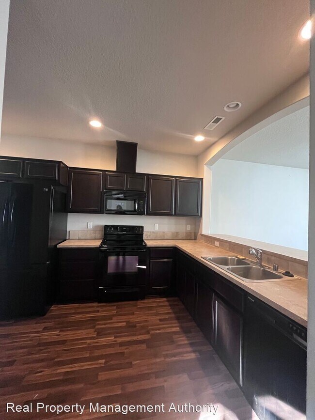 Foto del edificio - 3 br, 2.5 bath House - 13104 NE 25th St