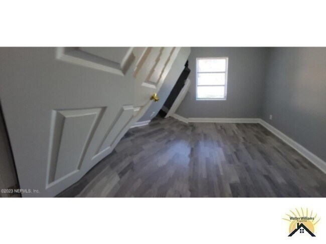 Building Photo - Newly remodeled 3/1