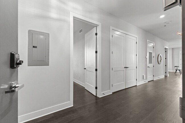 Building Photo - 1224 2nd Ave S