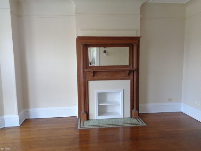 Building Photo - 855 W Addison St