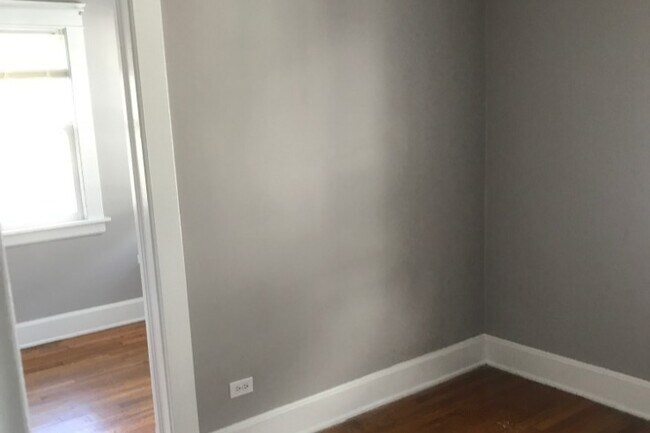 Foto del edificio - 62 Lathrop Ave