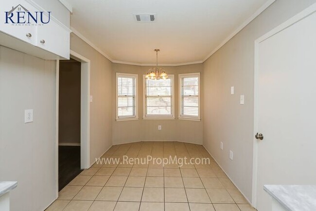 Foto del edificio - AVAILABLE NOW!!