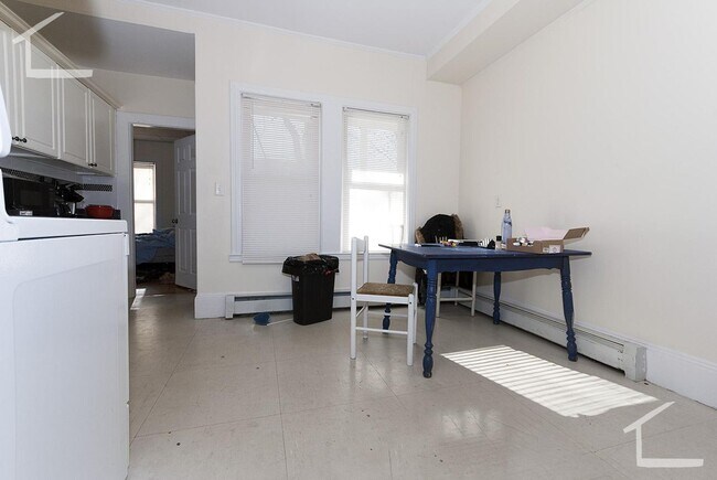 Foto del edificio - Beautiful 3 Bed Right in Packard's Corner!...