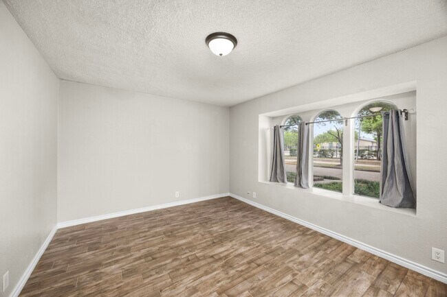 Foto del edificio - 11002 Hammerly Blvd