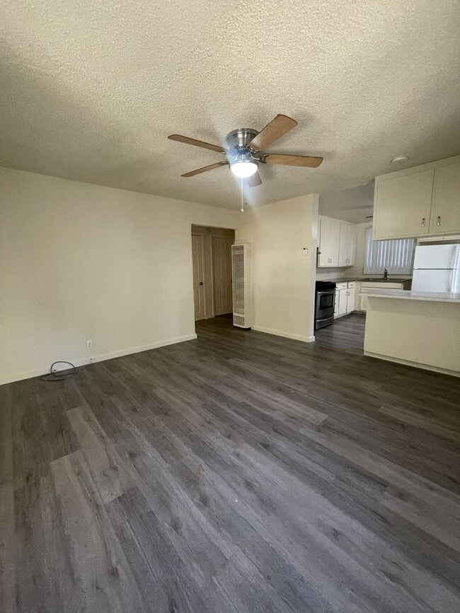 Building Photo - gemini1013/1015 - 8.5/$450/10 - B
