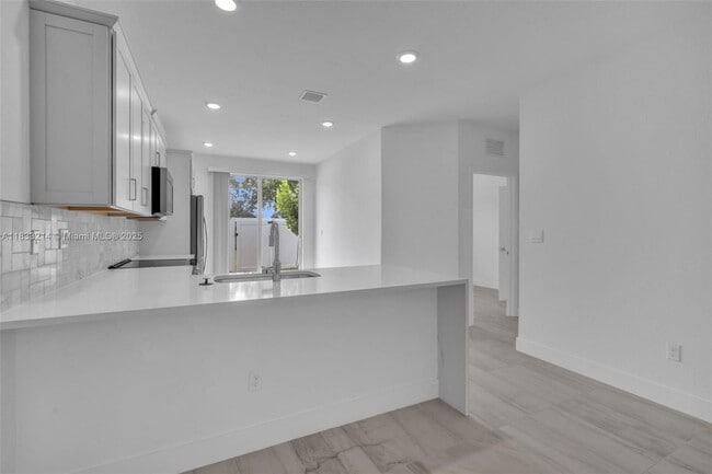 Building Photo - 142 SW 171st Way