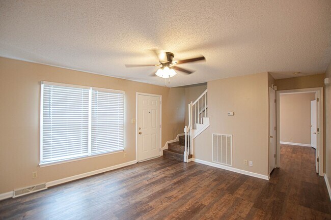 Building Photo - Pet Friendly in Sango!