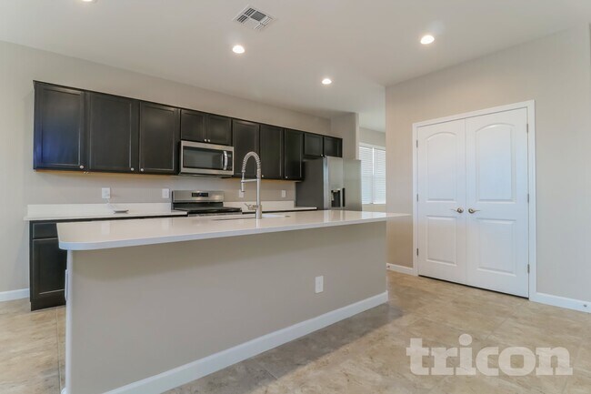 Foto del edificio - 30361 W Crittenden Ln