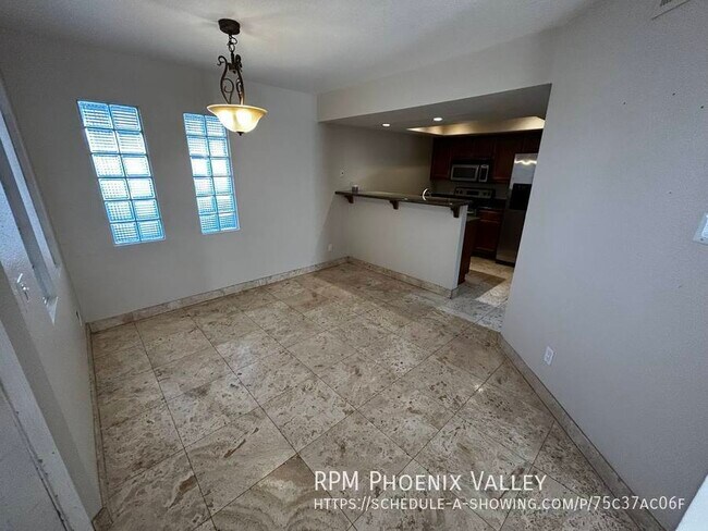 Foto del edificio - Freshly Painted 1 bed / 1 bath in the gate...