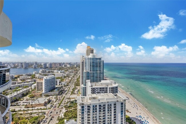 Building Photo - 17201 Collins Ave