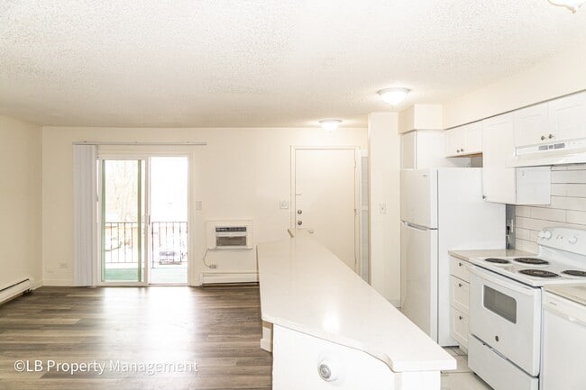 Foto del edificio - 4643 S Lowell Blvd