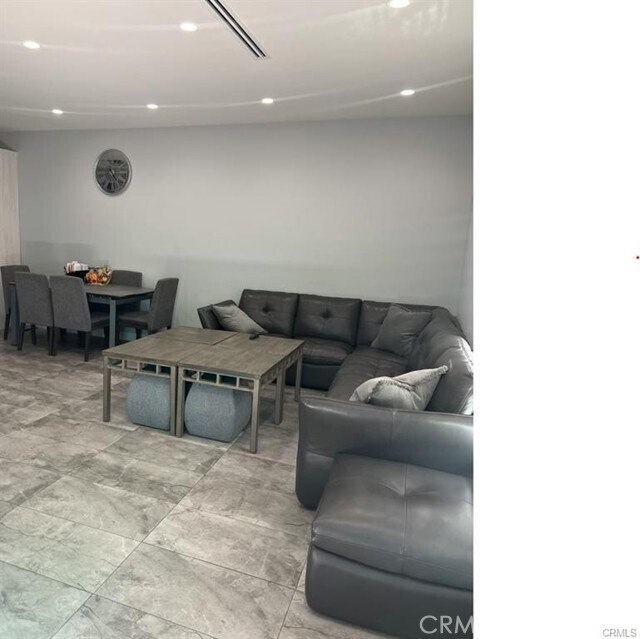 Foto del edificio - 9937 Babbitt Ave