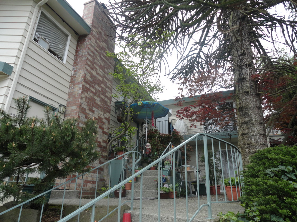 Primary Photo - 6540 2nd Ave NE