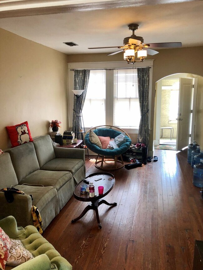 Foto del edificio - 6109-6111 Delord St.