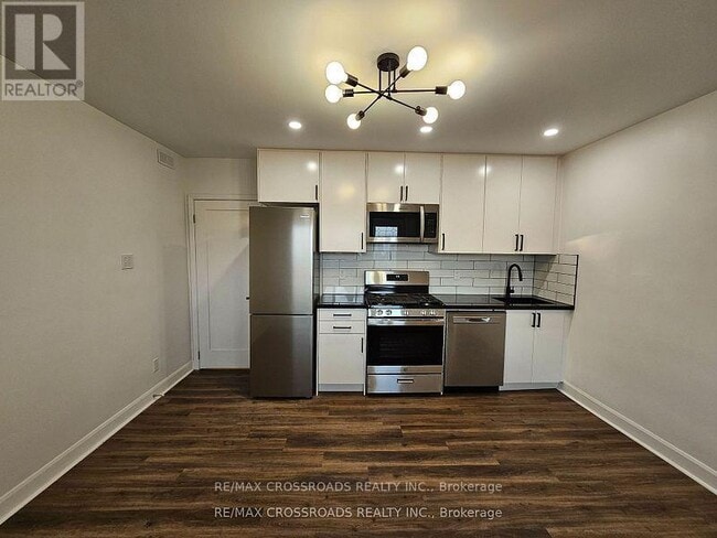 Building Photo - 2170B Dufferin St