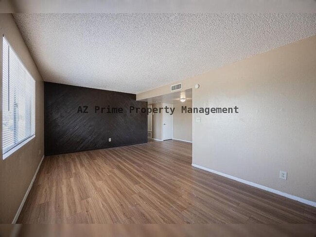 Building Photo - 4724 E Portland St