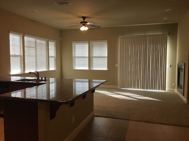 Building Photo - Gorgeous Folsom Home close to shopping,schools, and more!