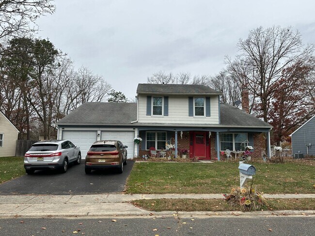 5 Bed 2.5 Bath Spacious Home - 5 Bed 2.5 Bath Spacious Home