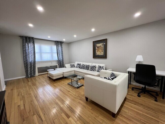 Foto del edificio - 12 COLLEGE St