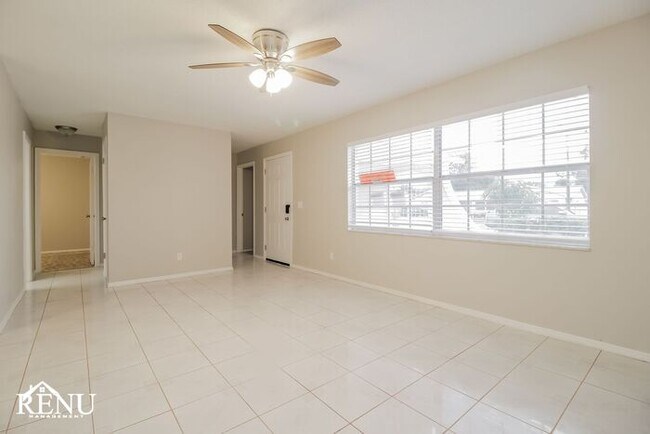 Foto del edificio - Available Now