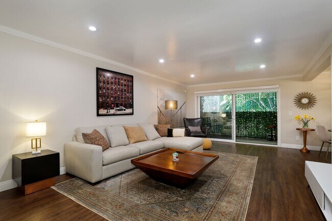 Foto del edificio - 4528 Colbath Ave