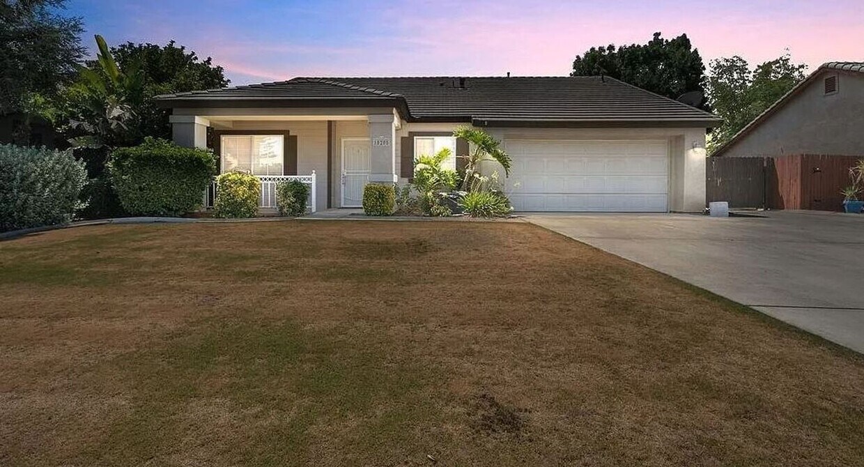 Primary Photo - Charming Home in NW Bakersfield!