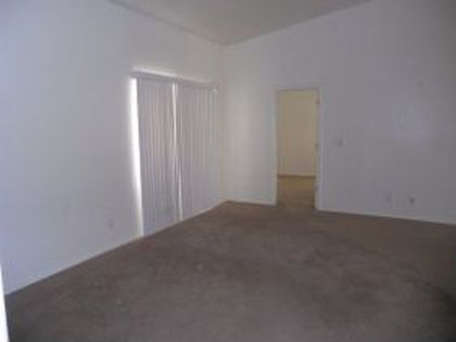 Building Photo - BEAUTIFUL HOME WITH 2 CAR GARAGE