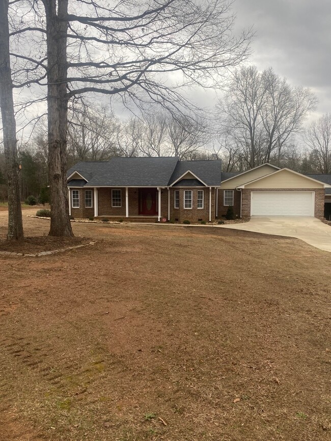 Building Photo - 1183 Wilderness Trl