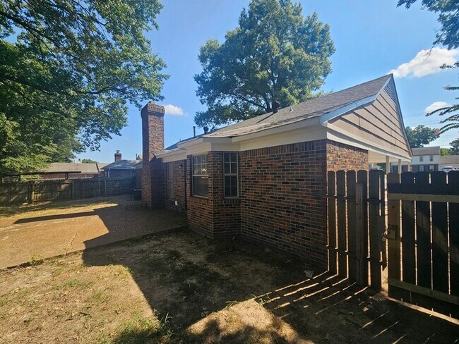 Foto del edificio - 3373 S Mendenhall Rd