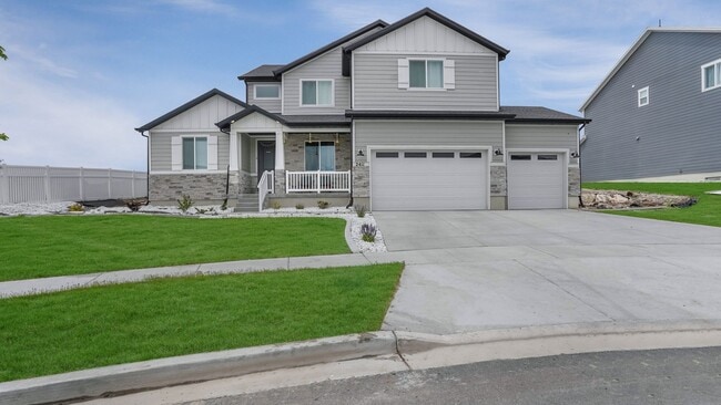 Building Photo - 2411 N Paintbrush Dr