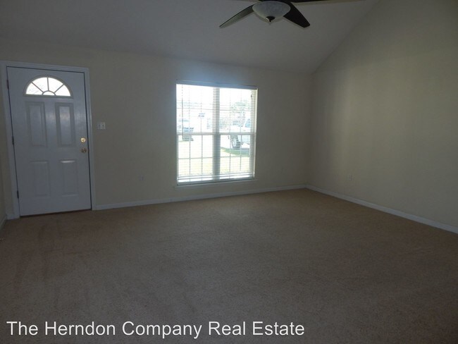 Building Photo - 3 br, 2 bath House - 221 Pecan Street