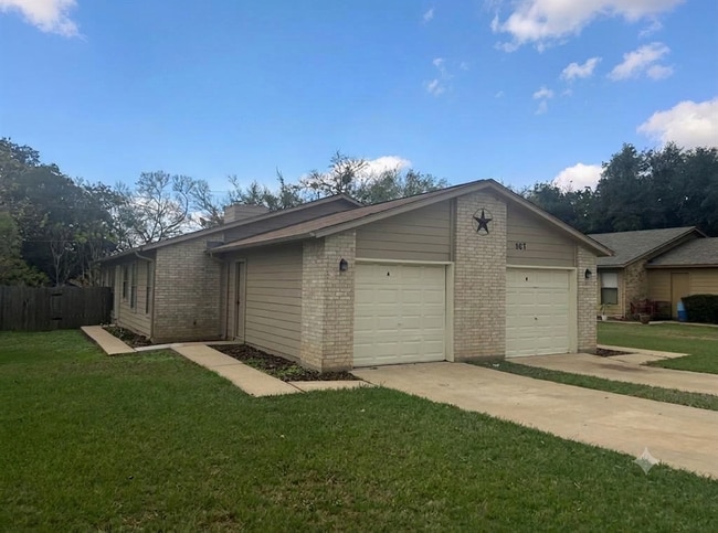 Building Photo - 807 Lloyd Ln