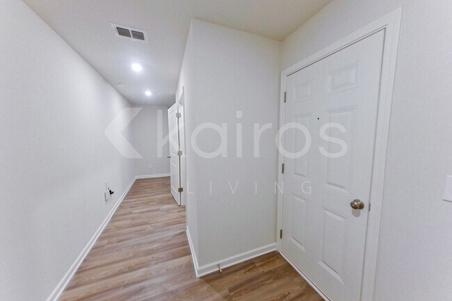 Building Photo - 306 Ironwood Ct