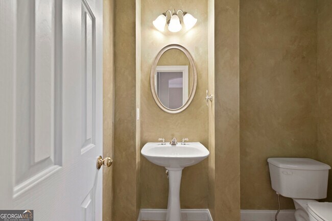 Foto del edificio - 5826 Riverstone Cir