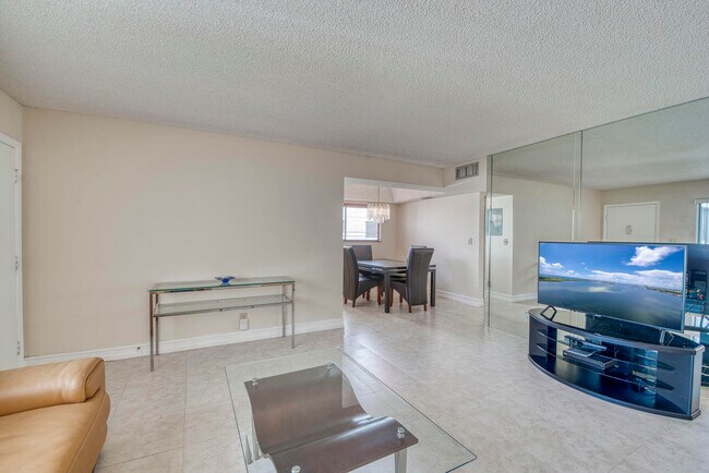 Foto del edificio - 15108 Ashland Dr