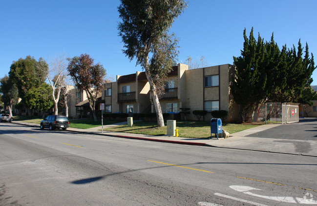 Foto del edificio - Los Robles Apartments