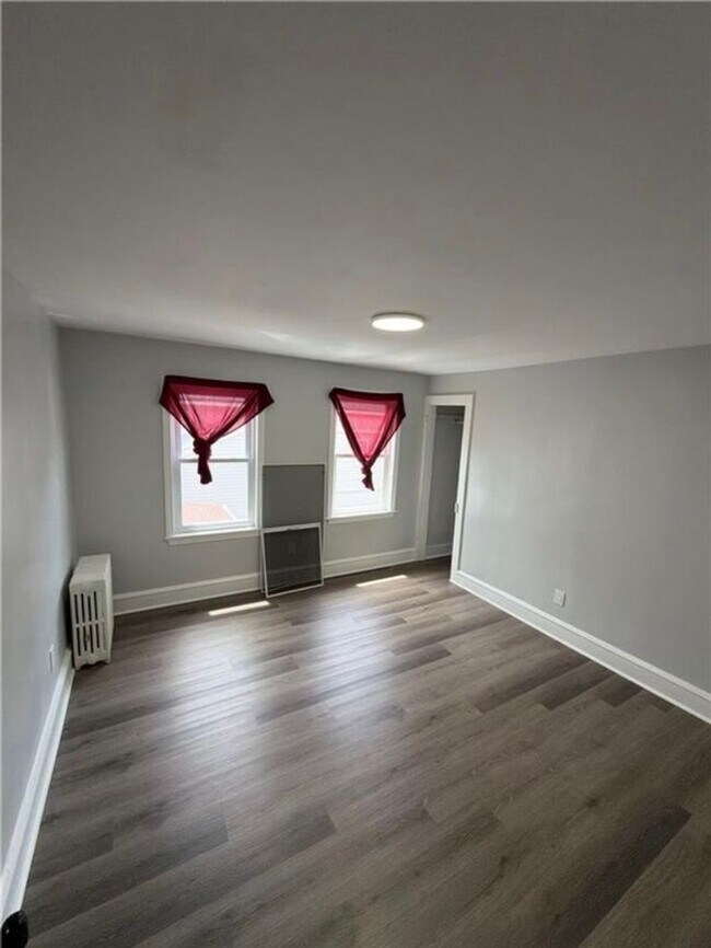 Foto del edificio - 225 Zerby Ave