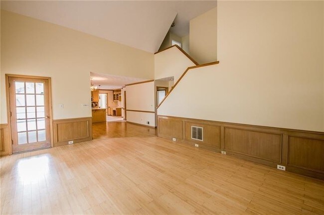 Building Photo - 567 Delphinium Blvd