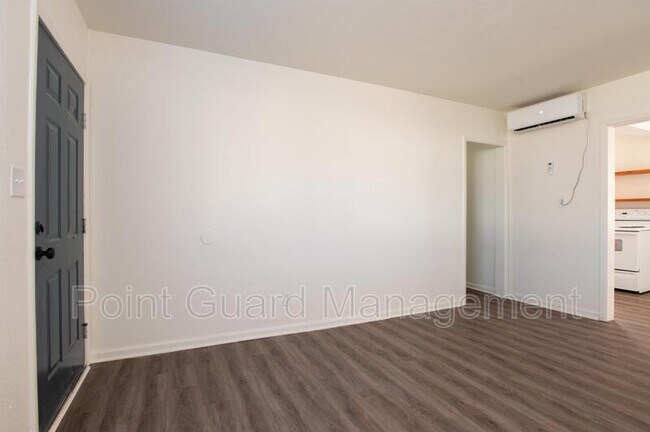 Foto del edificio - 759-765 Sylvan Ln