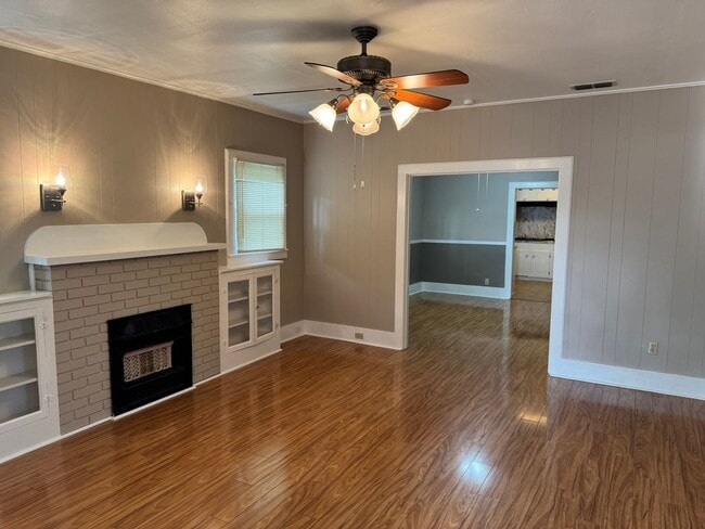 Foto del edificio - 2-bed/1-bath Downstairs unit!