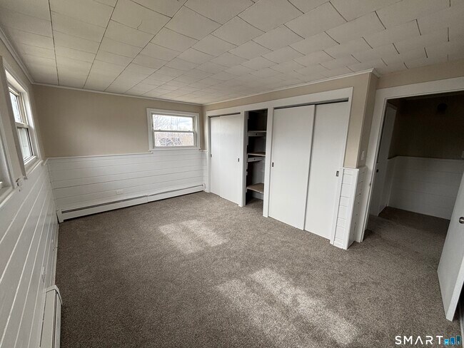 Foto del edificio - 324 Savage Hill Rd