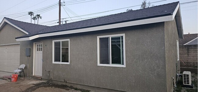 Building Photo - 1532 E Algrove St